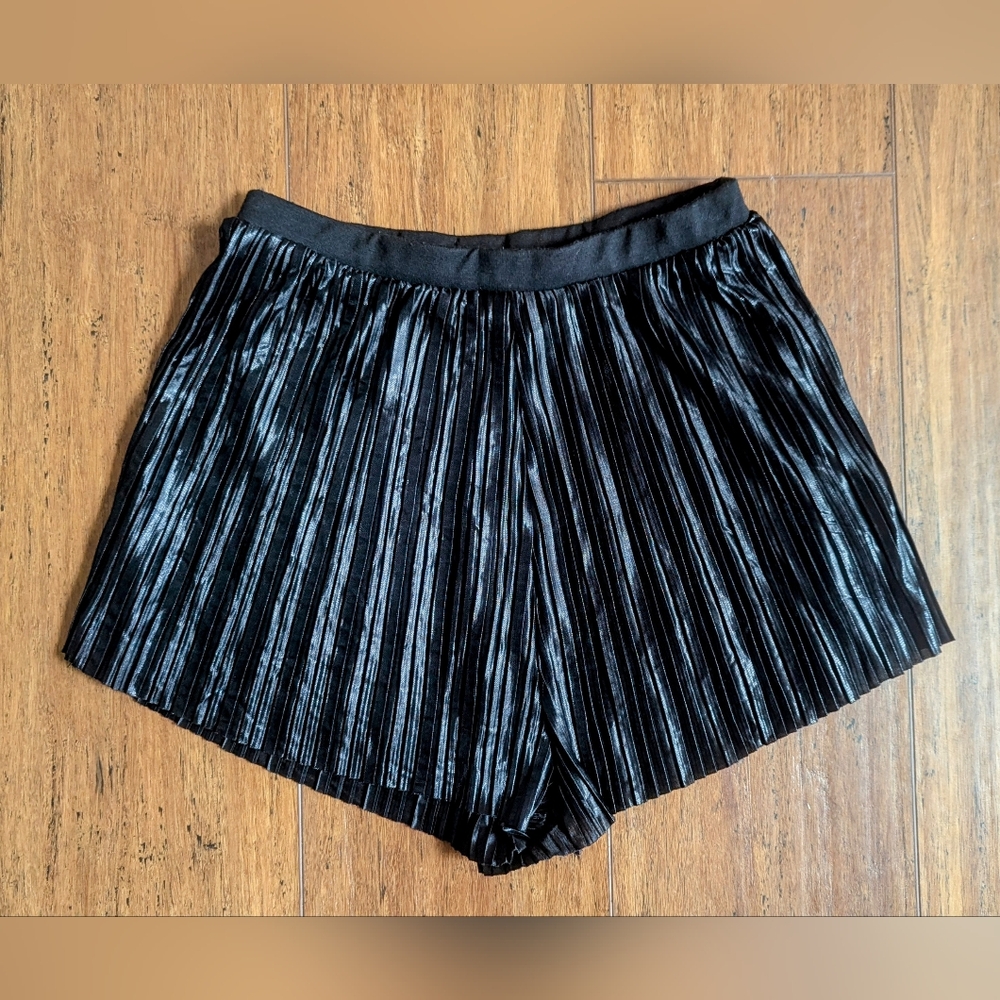 Windsor Black Metallic Pleated Shorts Size Small